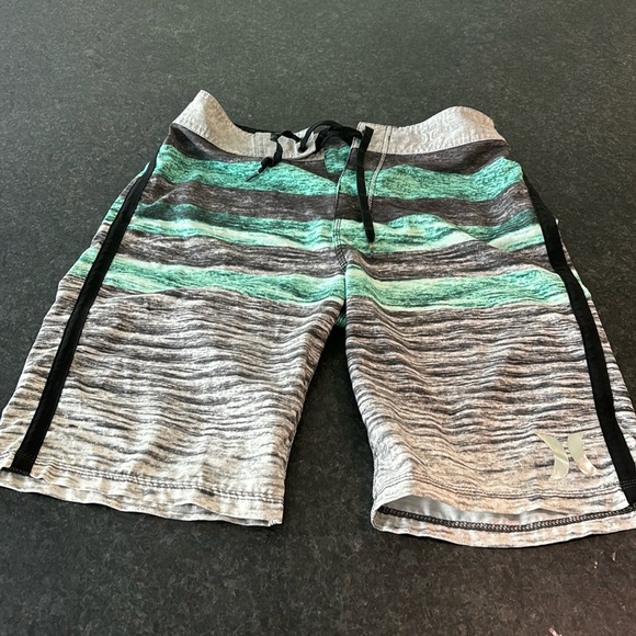 Men’s HURLEY SHORTS - Picture 1 of 4